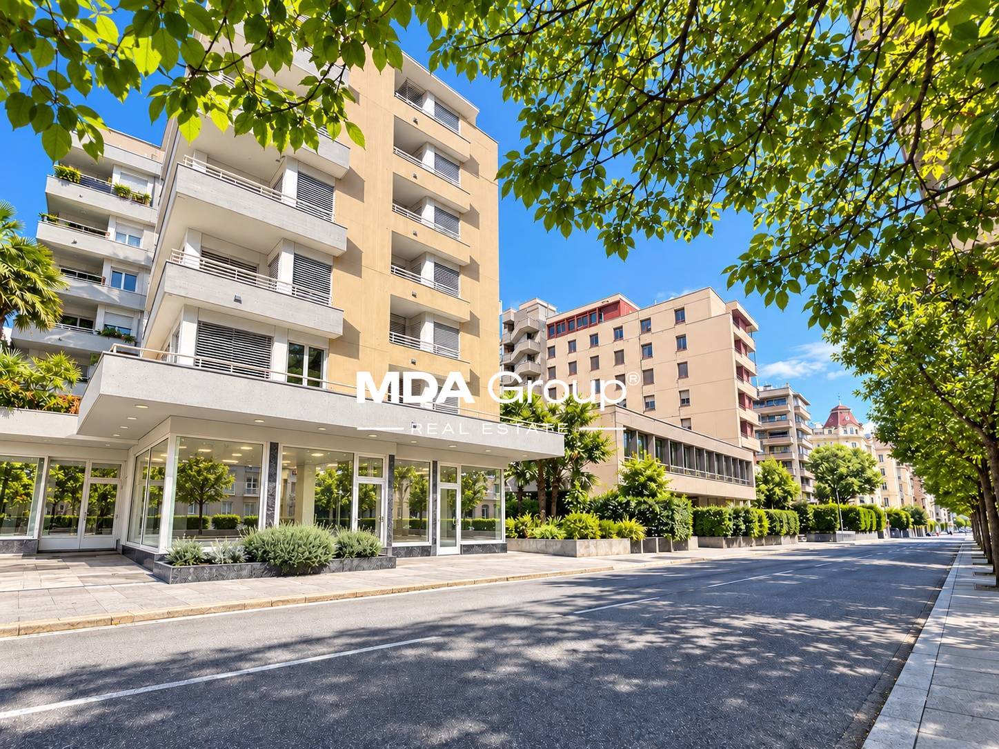 240m² office
