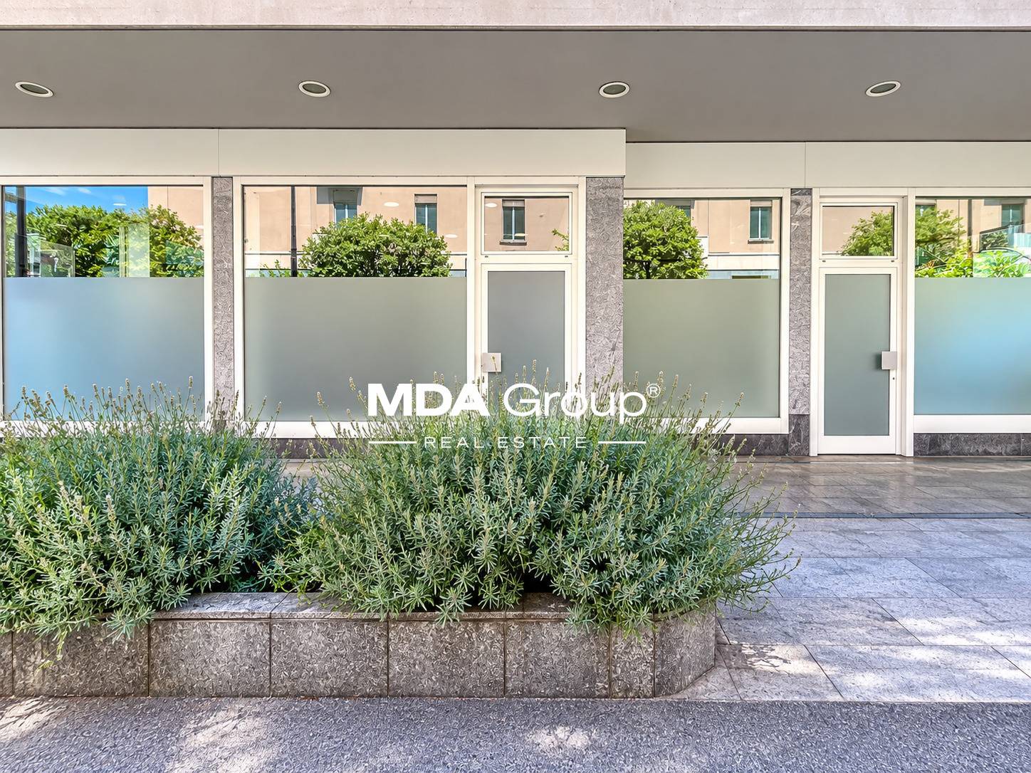 240m² office