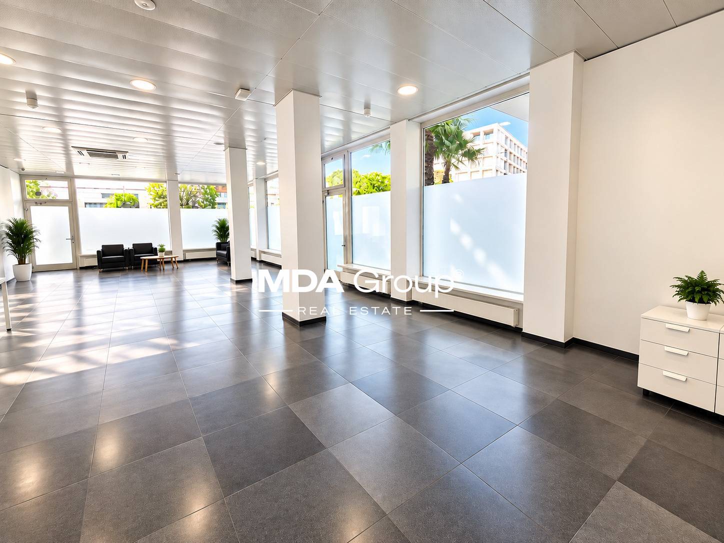 240m² office