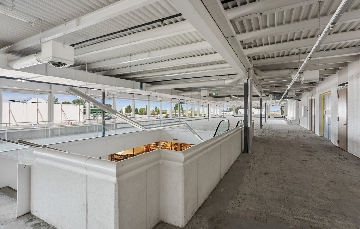 250m² office