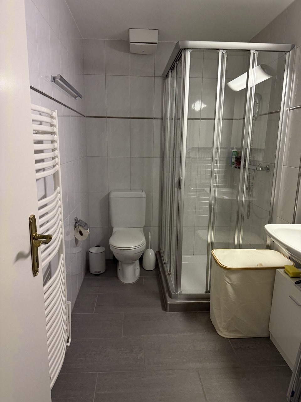 Zimmer in einer Wohngemeinschaft, Foto 2 von 3