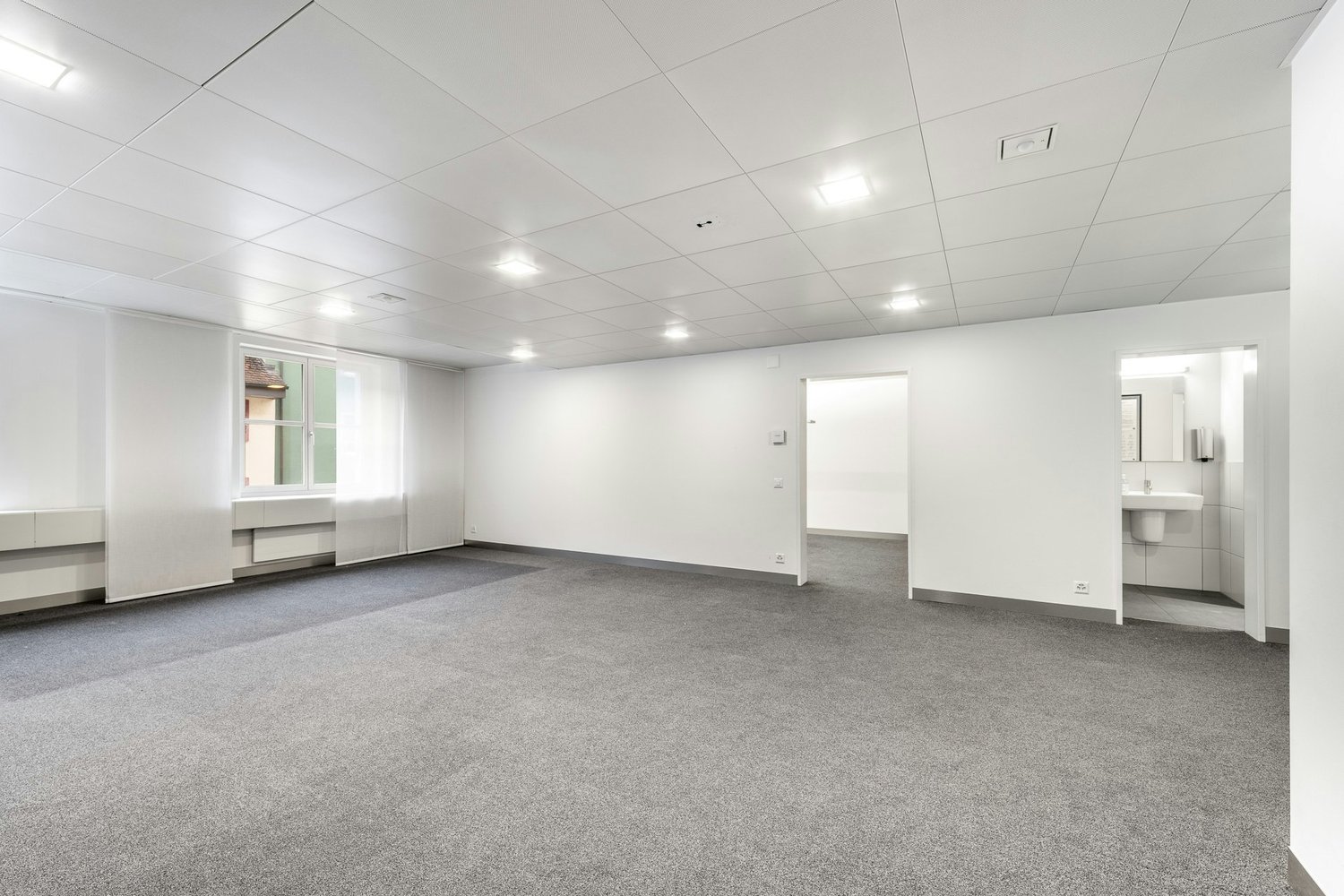 596m² commercial