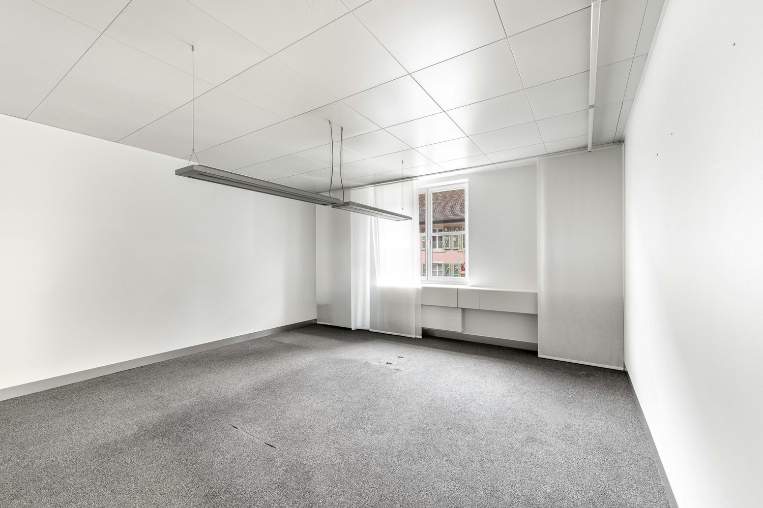 596m² commercial