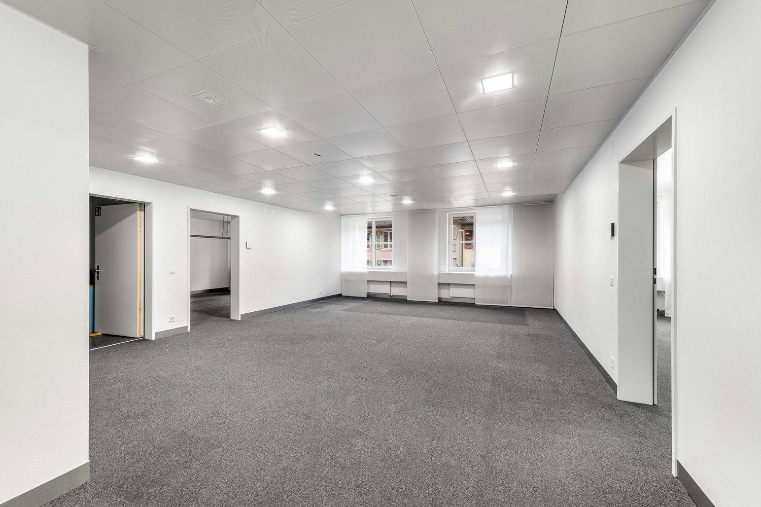 596m² commercial