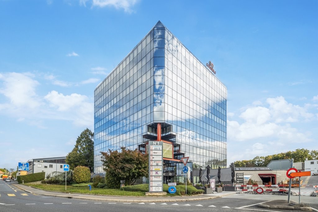 255m² office, photo 1 of 10