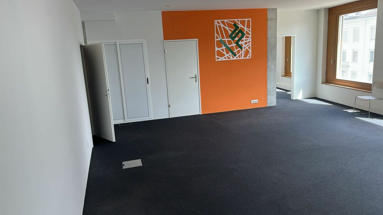 65m² commercial, photo 1 of 6