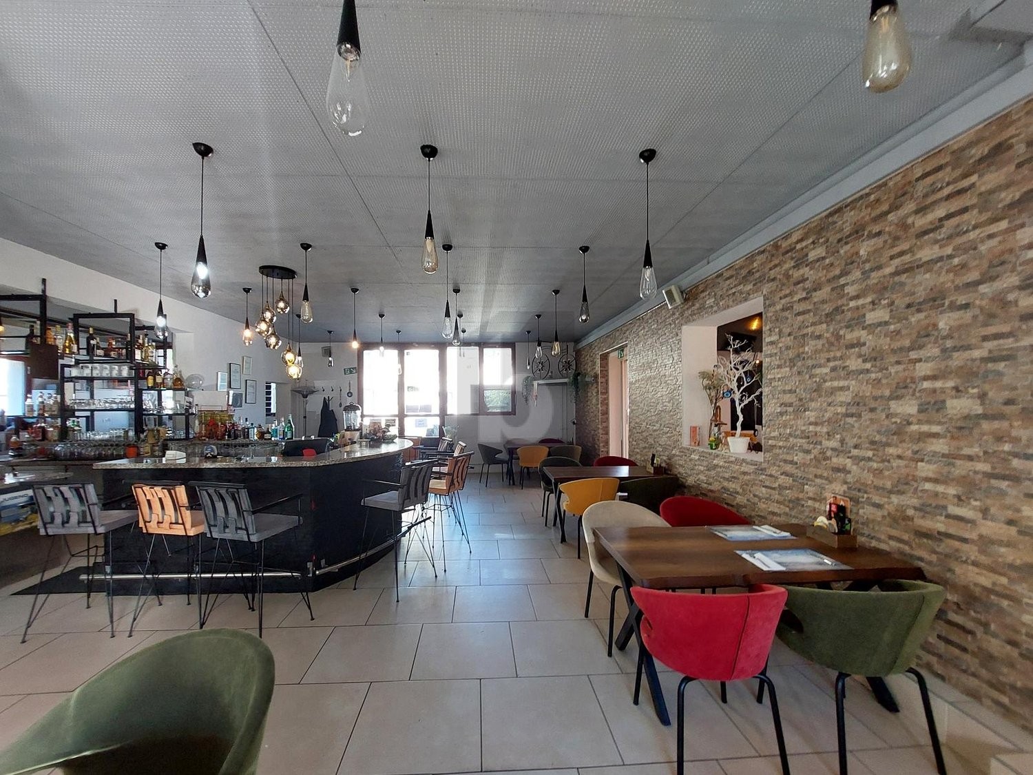 287m² restaurant, photo 2 of 4