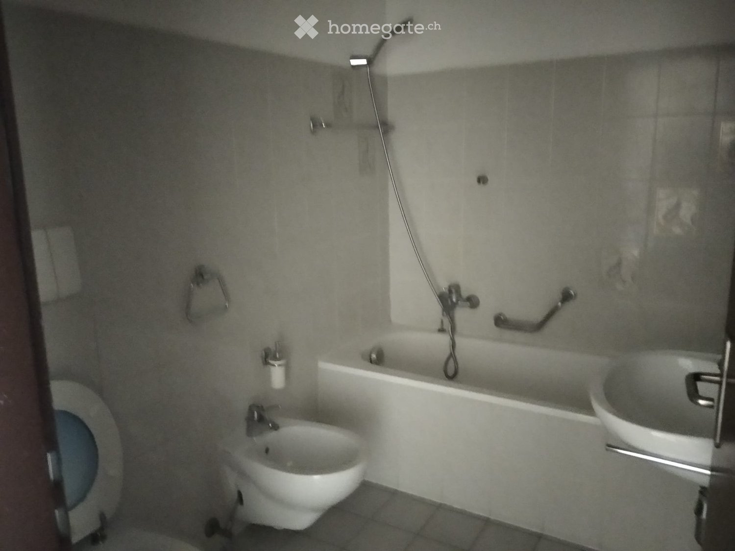 2 ½ rooms apartment
Apartment on the 1st floor in a building with an elevator.
Context of 8 apartments, very clean and tidy.
Common laundry room.
Ideal for singles or couples.
Advance expenses F. 150.-- monthly - First month discounted., photo 1 of 5