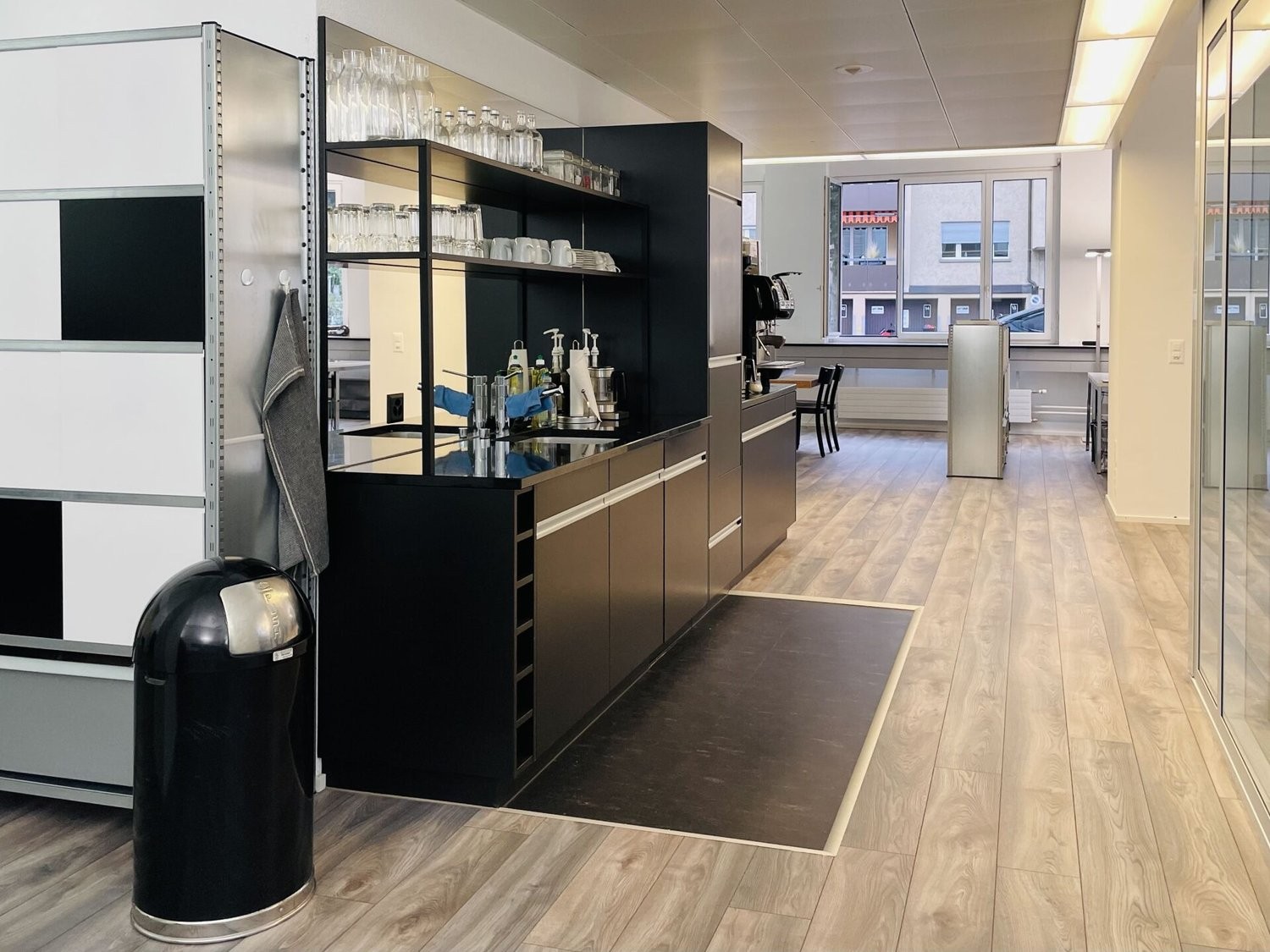 256m² office, photo 3 of 4