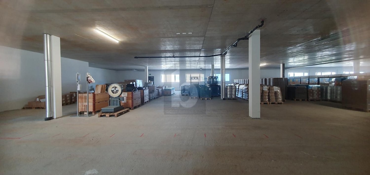 1020m² industrial object, photo 1 of 4