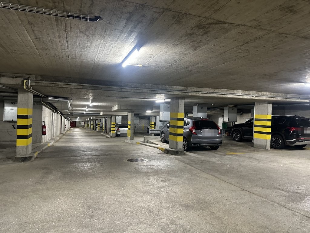 Underground slot, photo 2 of 3