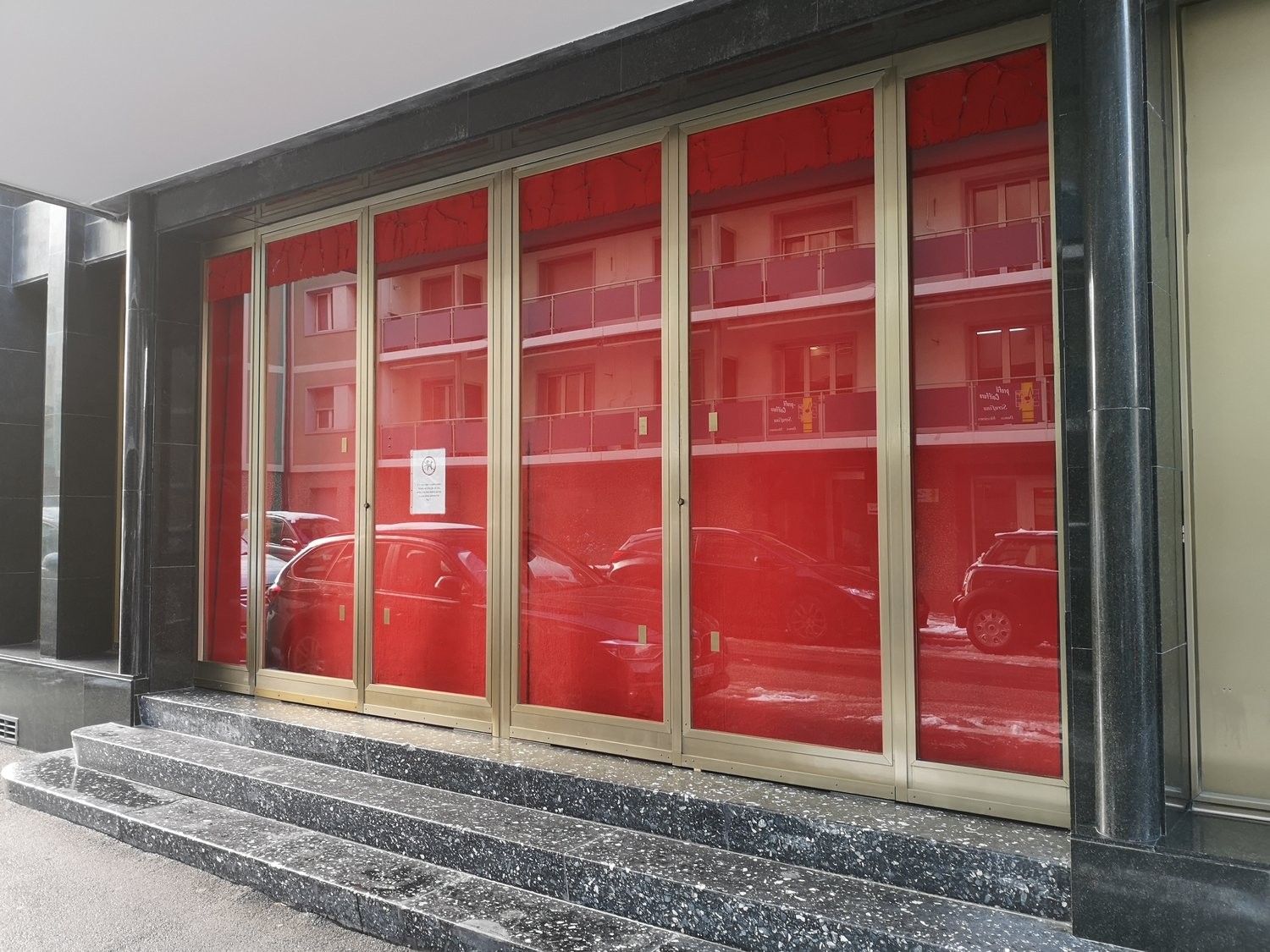 190m² shop, photo 2 of 4