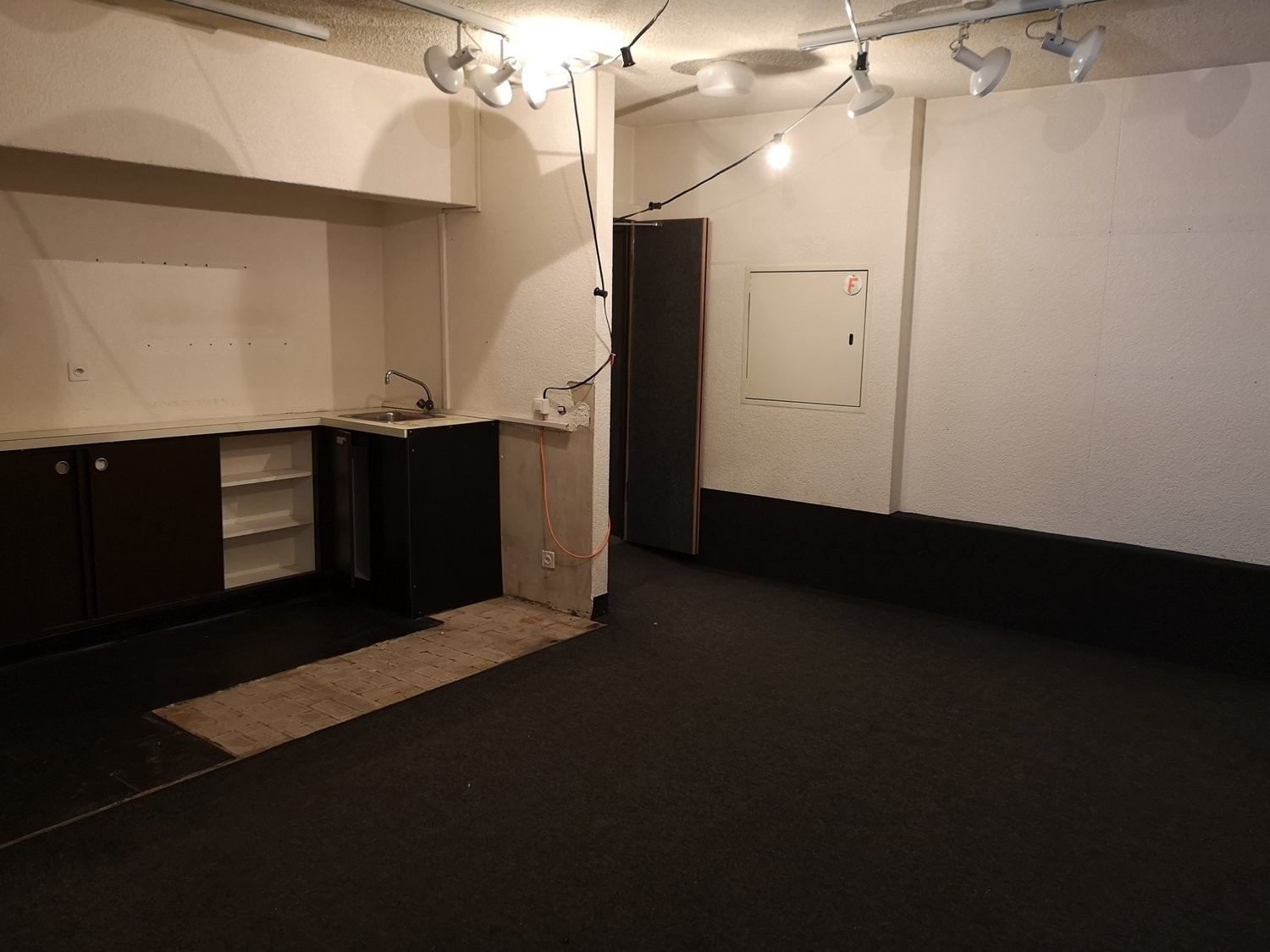 190m² shop, photo 3 of 4
