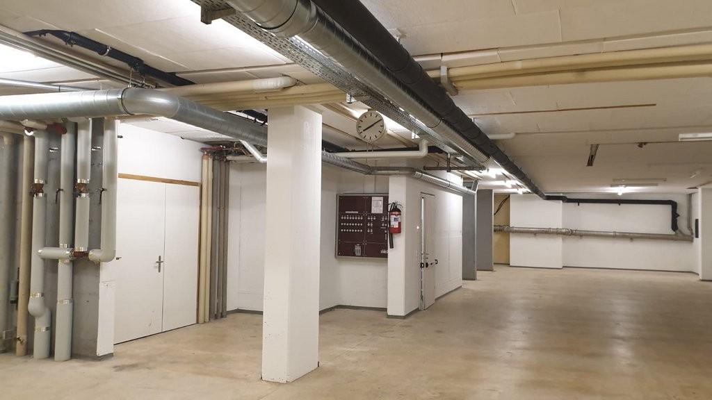 323m² storage room, photo 3 of 4