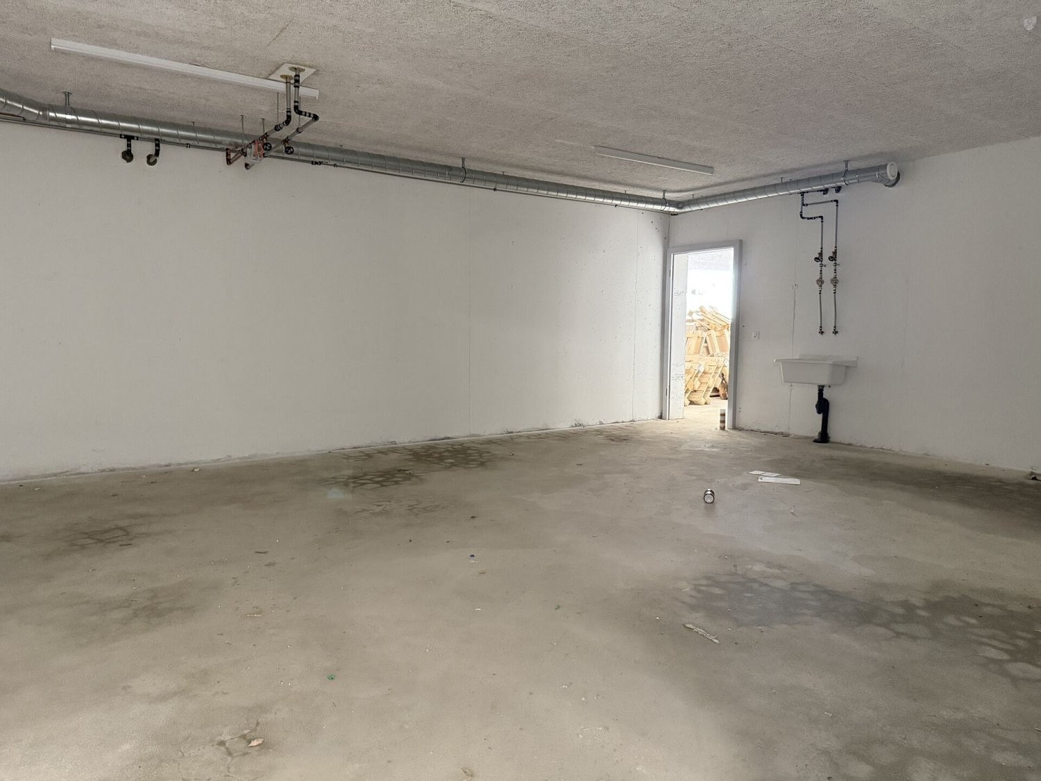 Storage room, photo 3 of 10