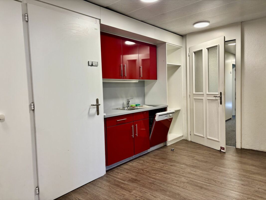 Office, photo 6 of 10