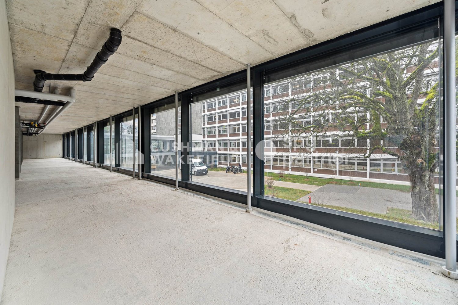 190m² office