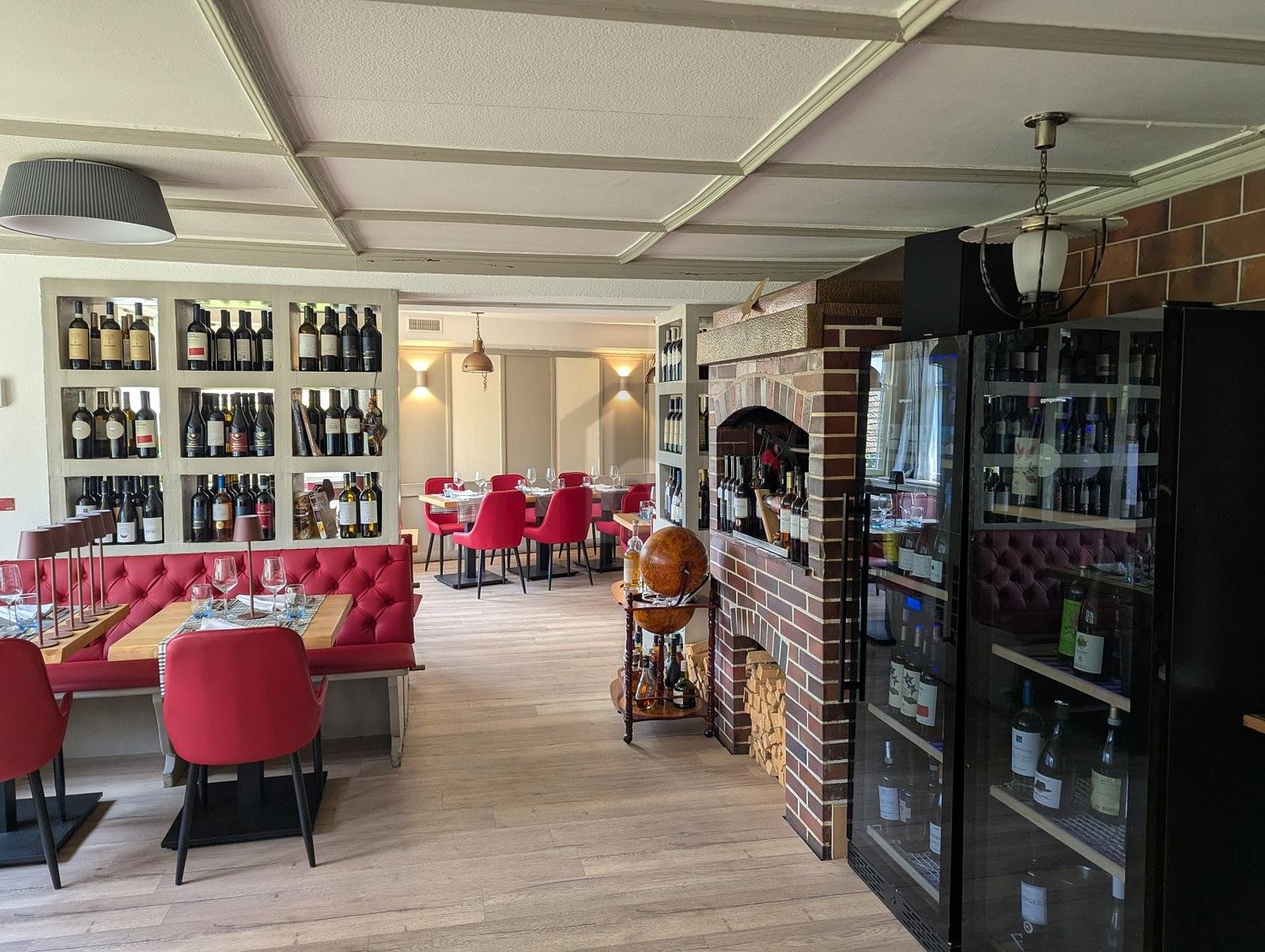 300m² restaurant, photo 2 of 4