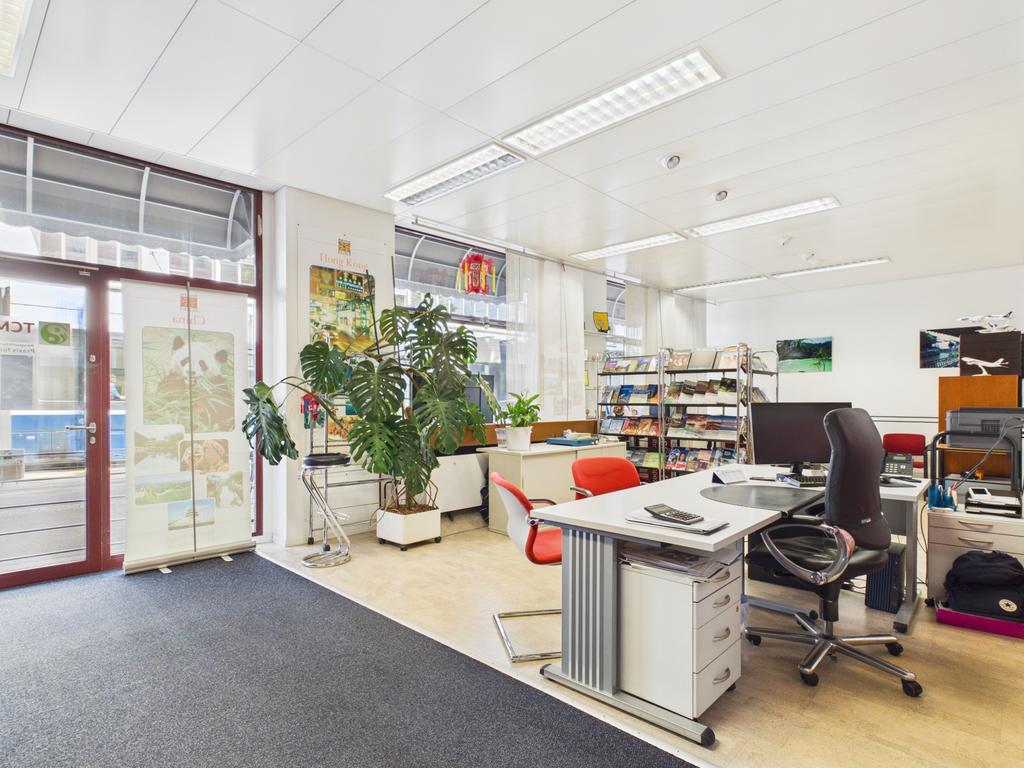 77m² shop, photo 1 of 8