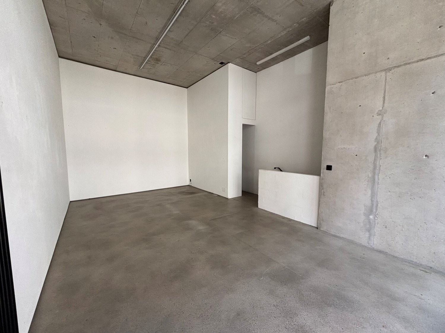 79m² shop, photo 2 of 7
