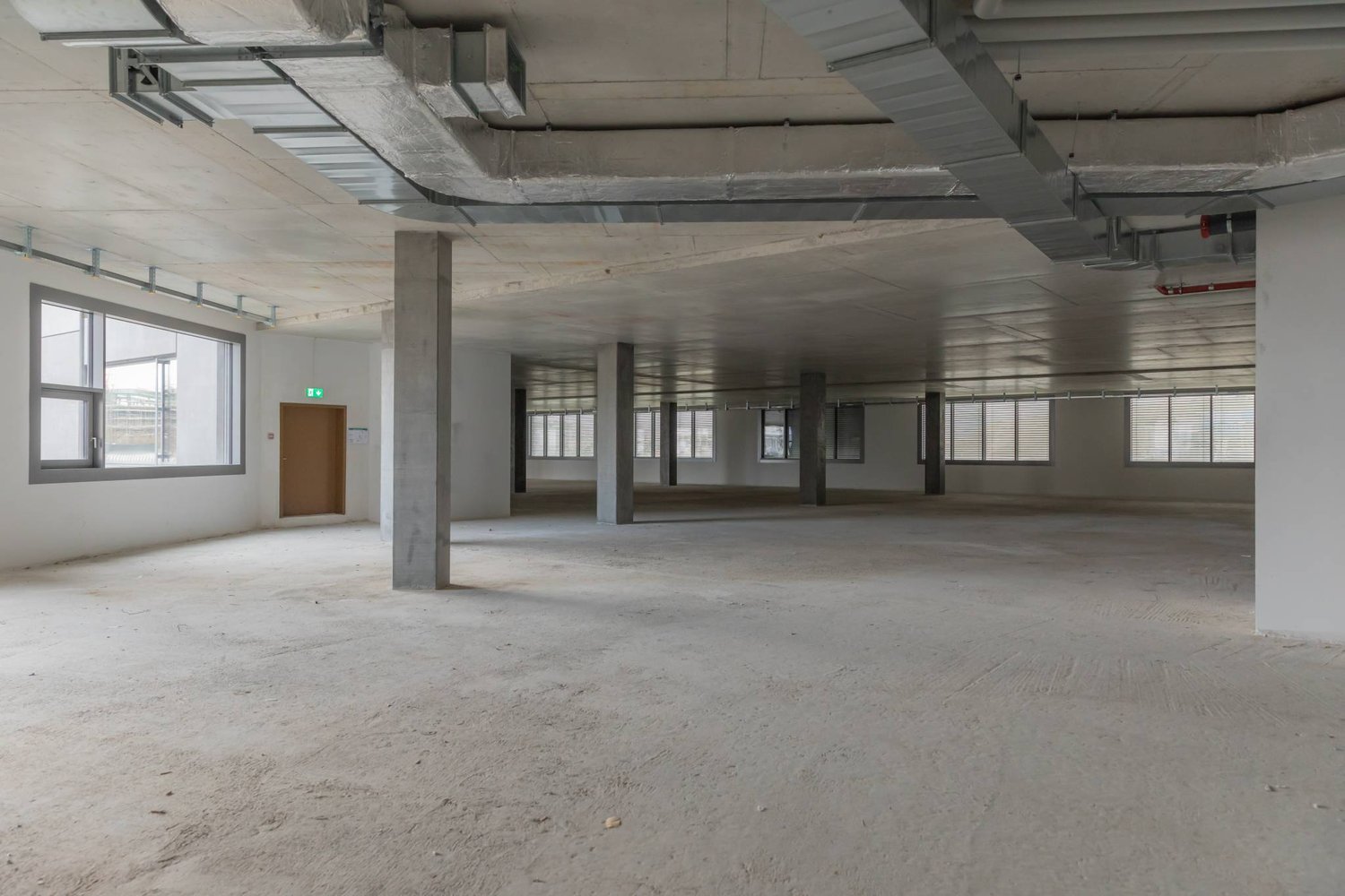 900m² office