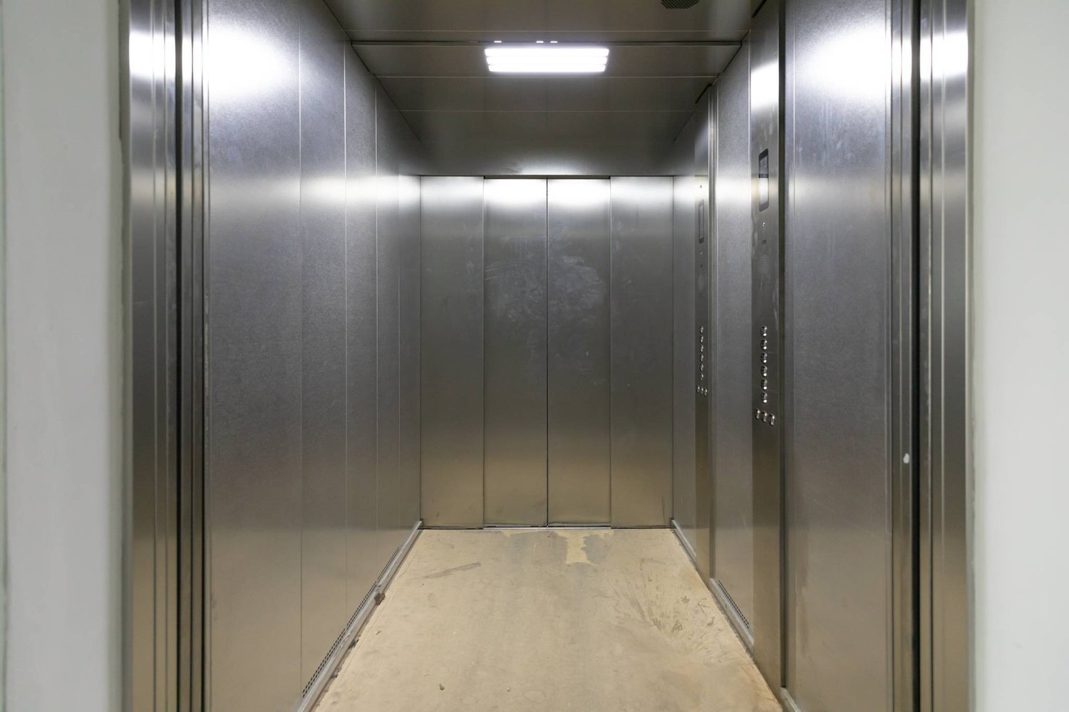 900m² office