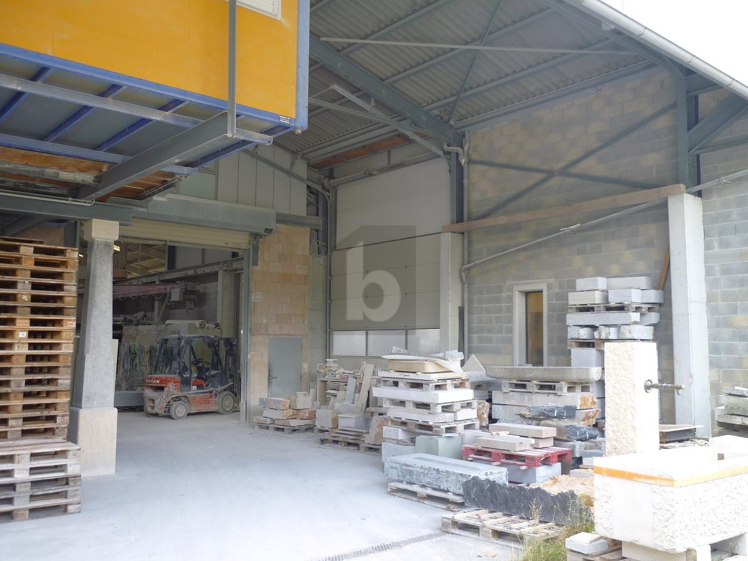 297m² industrial object, photo 3 of 4