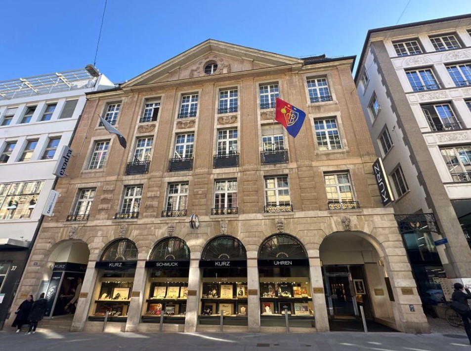 395m² commercial, photo 1 of 6