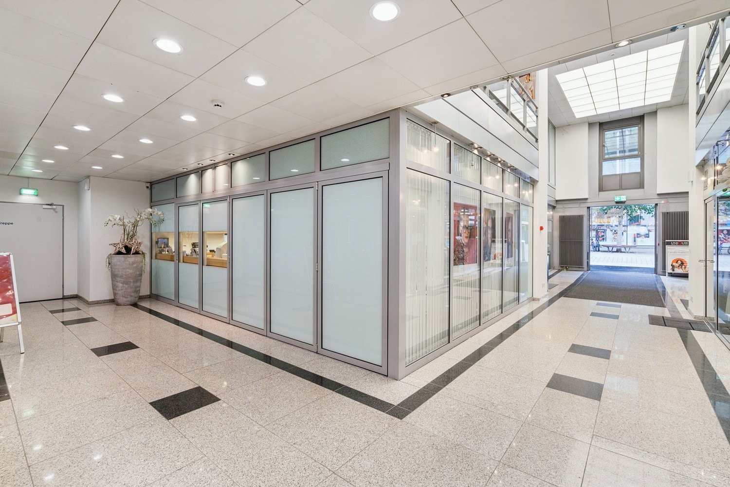 72m² shop, photo 3 of 10