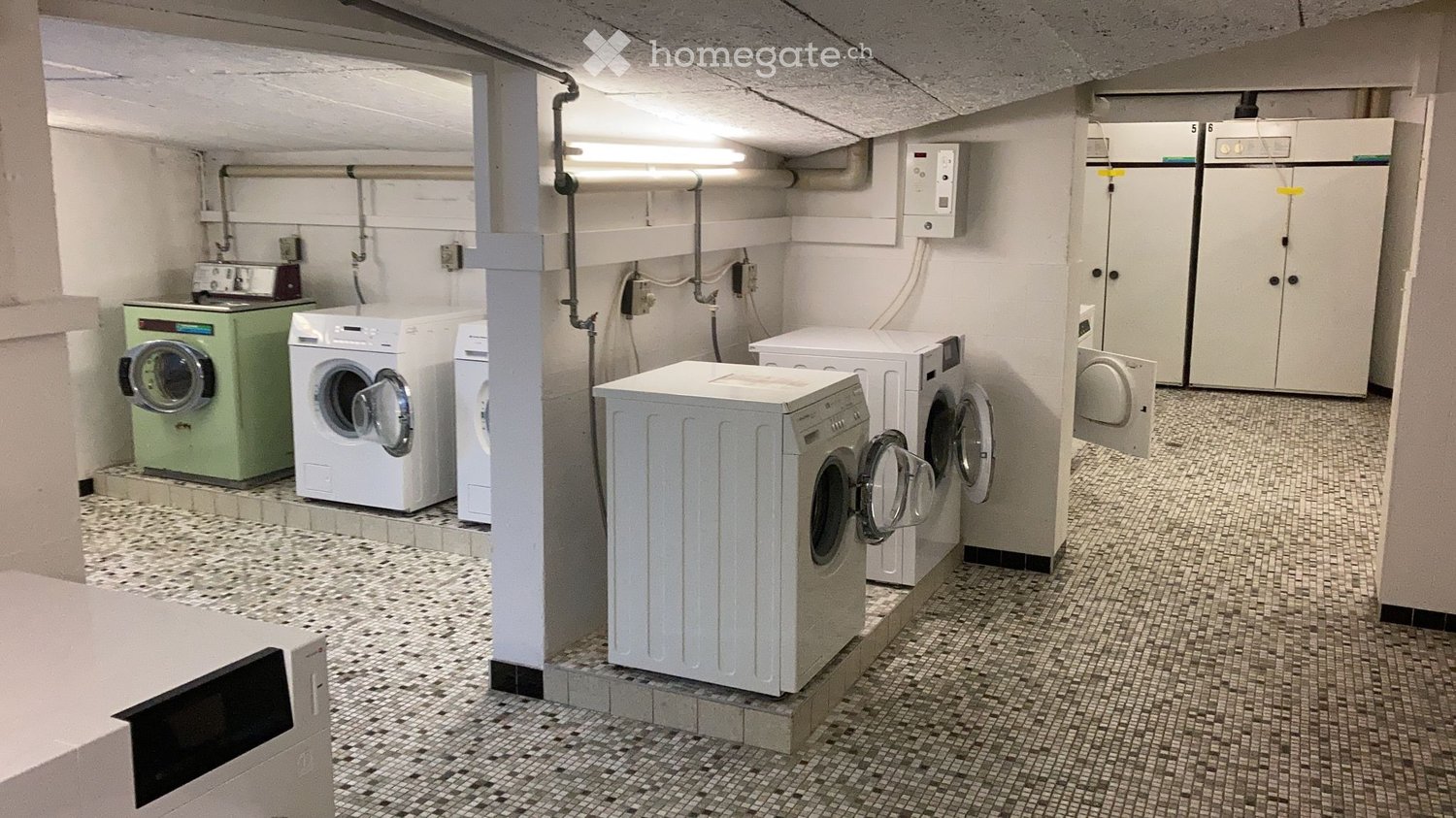 Location meublée mensuelle, bail de 3 mois renouvelable
Électricité, wifi inclus
Parking 80 ch en supplément
1 mois de caution, photo 5 sur 5