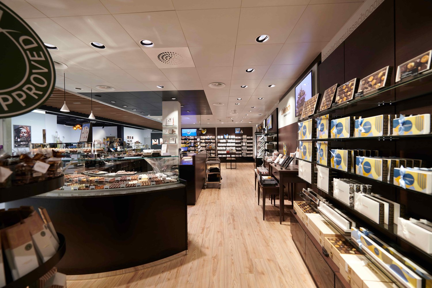 82m² shop