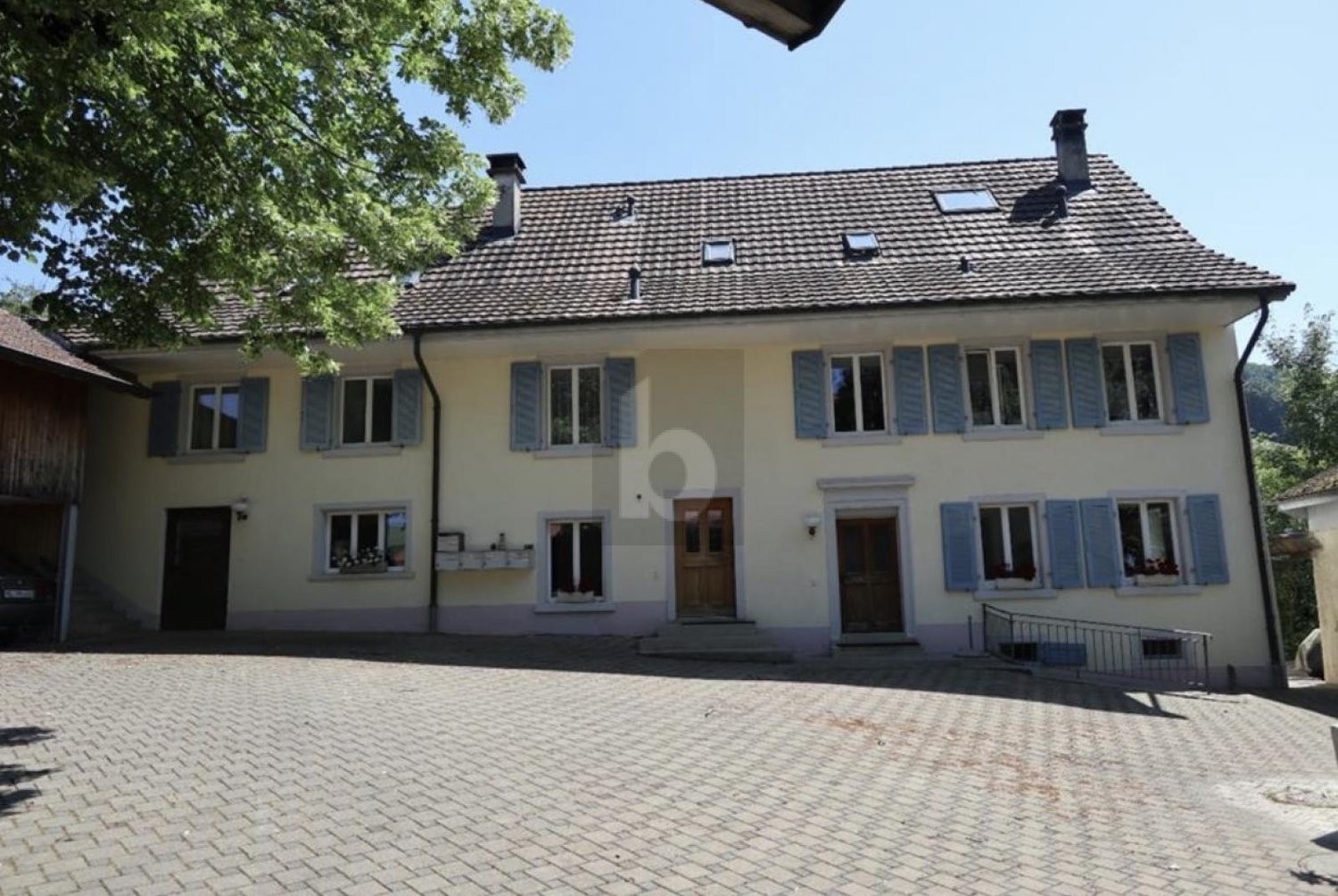 13 rooms farm house