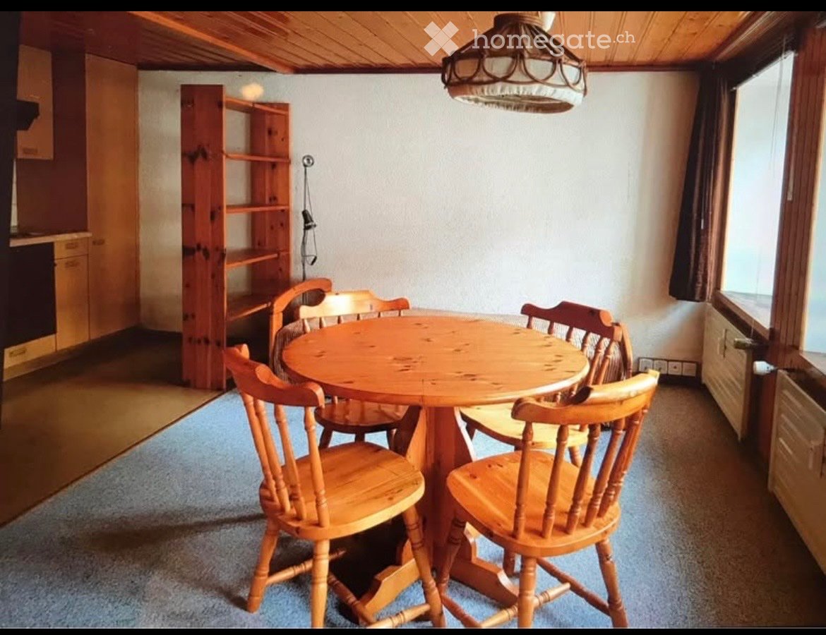 Studio arredato in affitto a Meiringen!

Indirizzo: Eisenbolgenstrasse 43, 3860 Meiringen

Disponibile dal 2 febbraio 2027 o su accordo

Questo studio arredato al piano terra si trova in una posizione centrale e tuttavia tranquilla a Meiringen.

Il centro del villaggio così come le possibilità di ac