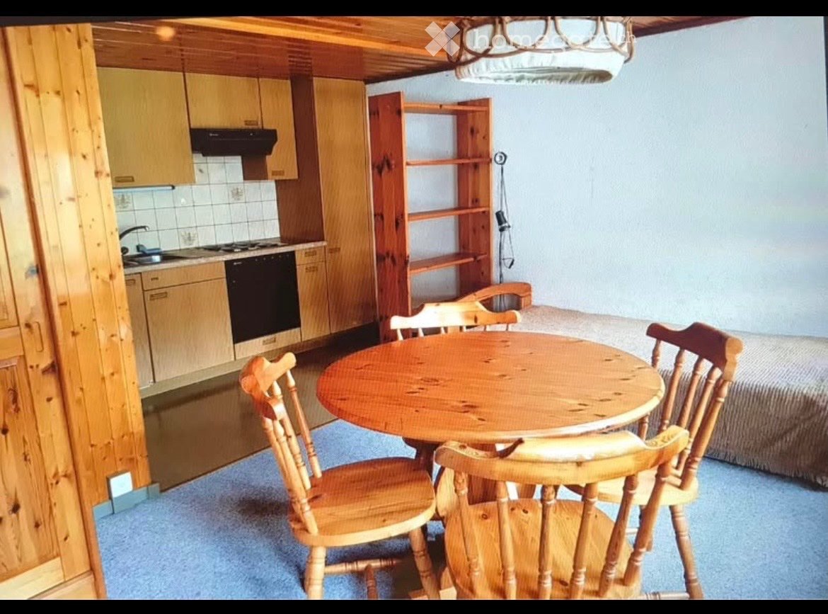 Studio arredato in affitto a Meiringen!

Indirizzo: Eisenbolgenstrasse 43, 3860 Meiringen

Disponibile dal 2 febbraio 2027 o su accordo

Questo studio arredato al piano terra si trova in una posizione centrale e tuttavia tranquilla a Meiringen.

Il centro del villaggio così come le possibilità di ac
