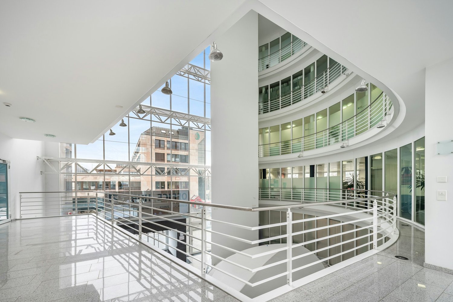 3700m² office, photo 4 of 10