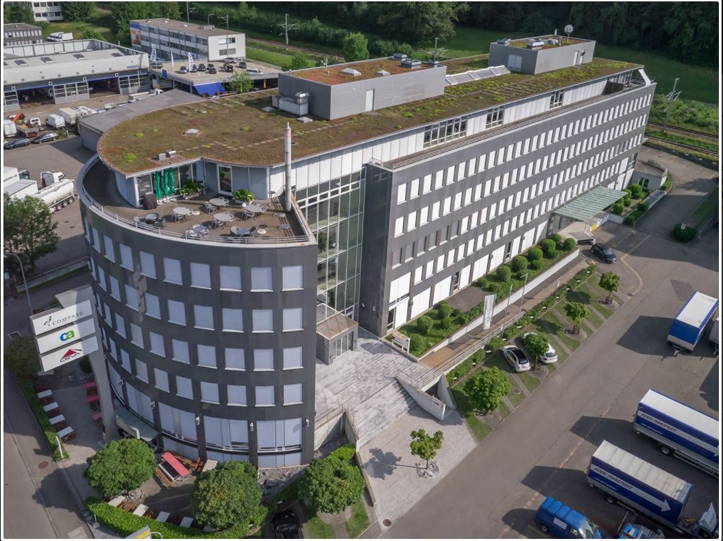 3700m² office, photo 1 of 10