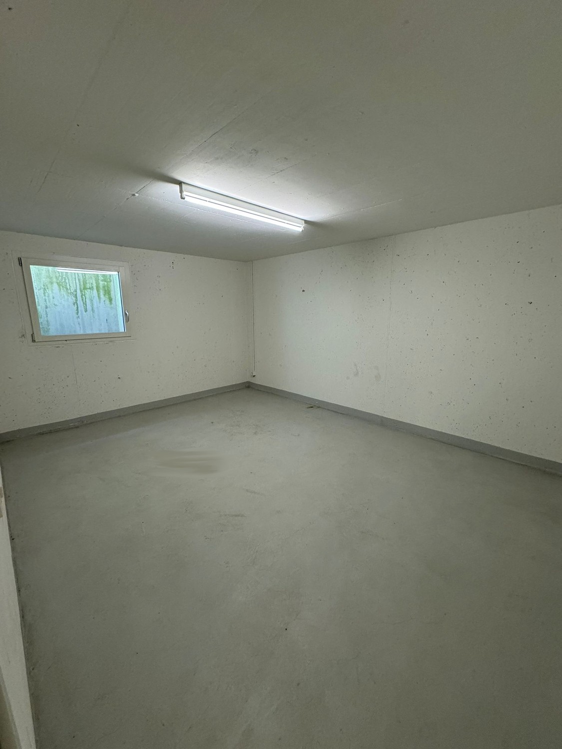 20m² hobby room

Hobby rooms from 15m2 to 25m2 for rent in the 1. UG.

Small businesses are not permitted, the rooms are in the 1. UG and unheated.