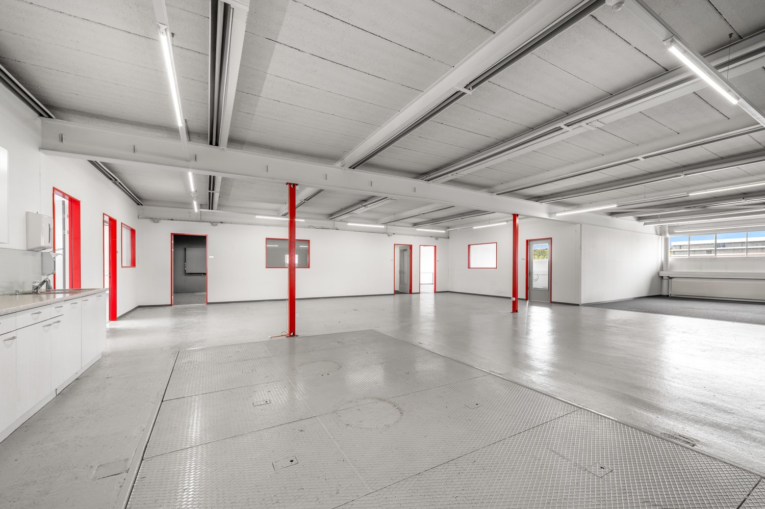 572m² commercial, photo 3 of 10