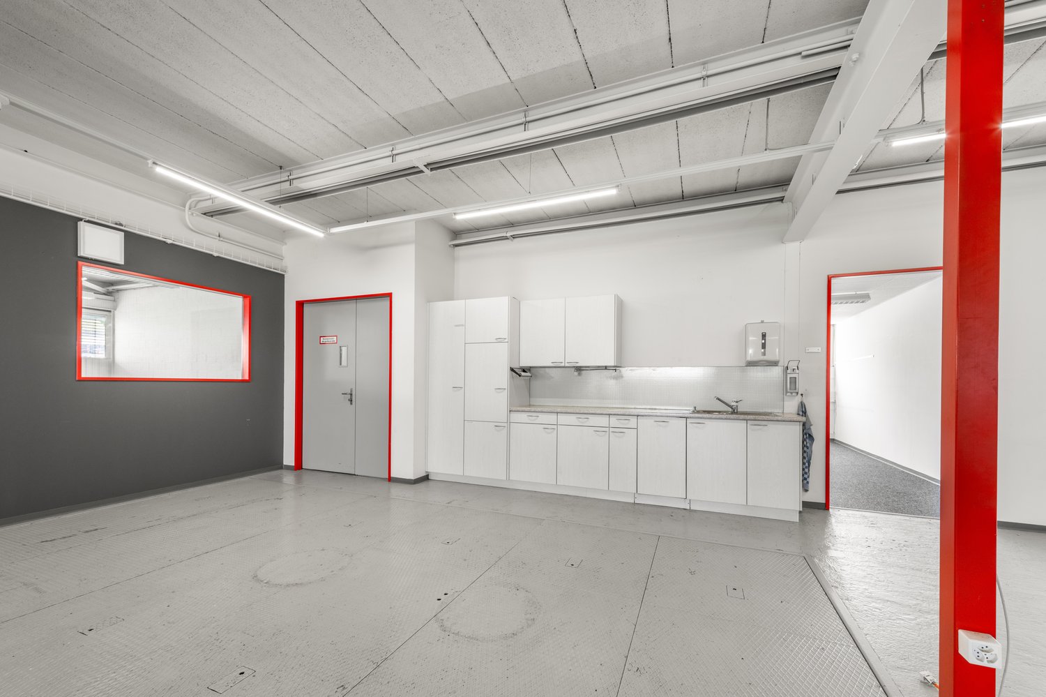 572m² commercial, photo 4 of 10