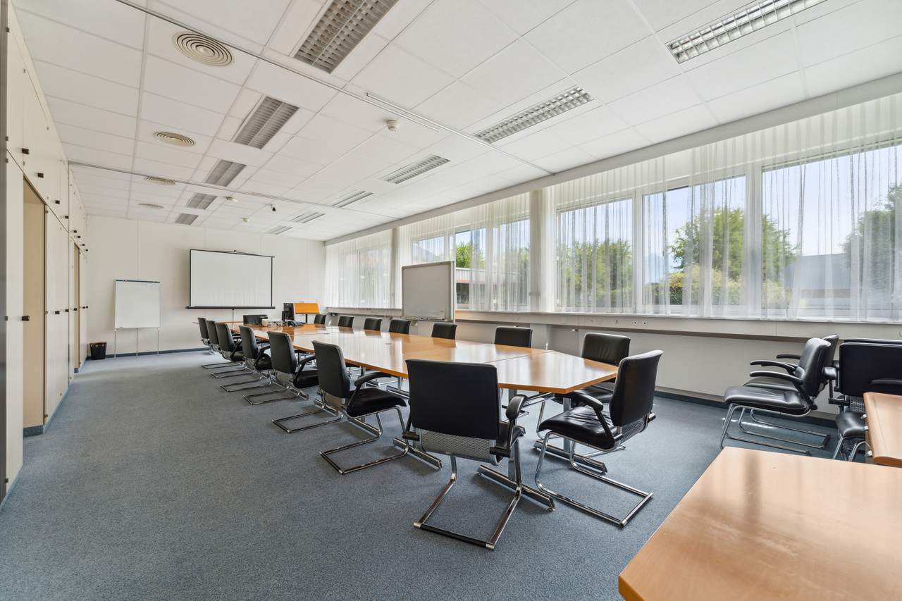 8400m² industrial object, photo 3 of 10