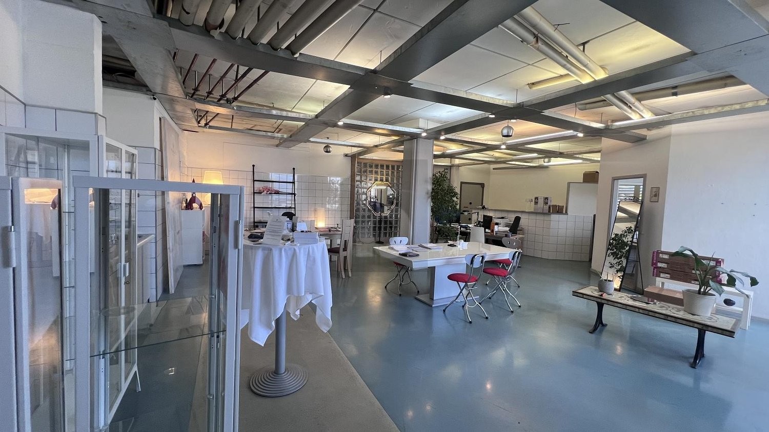 130m² office, photo 1 of 4