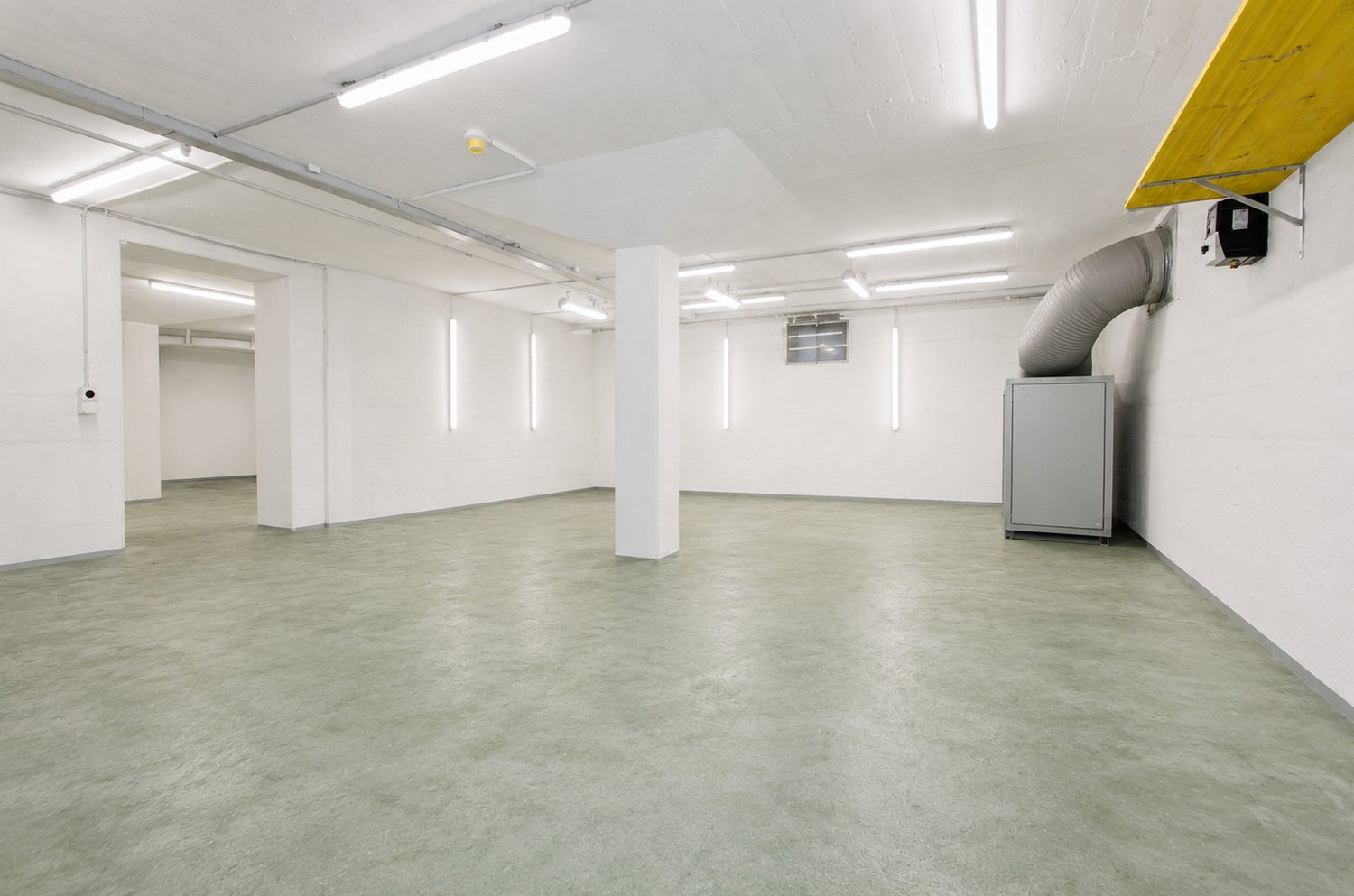 160m² workshop, photo 1 of 5