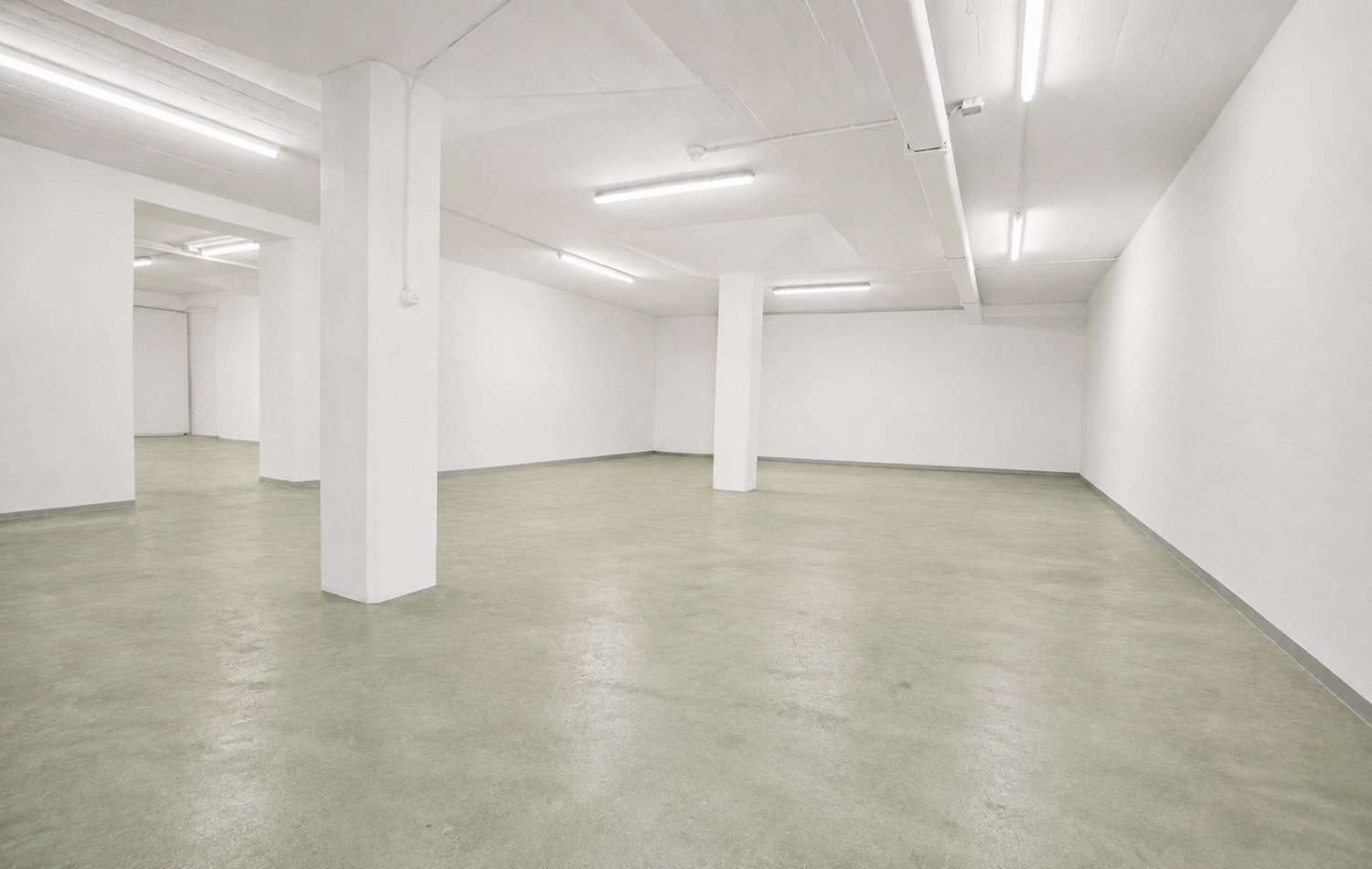 160m² workshop, photo 2 of 5
