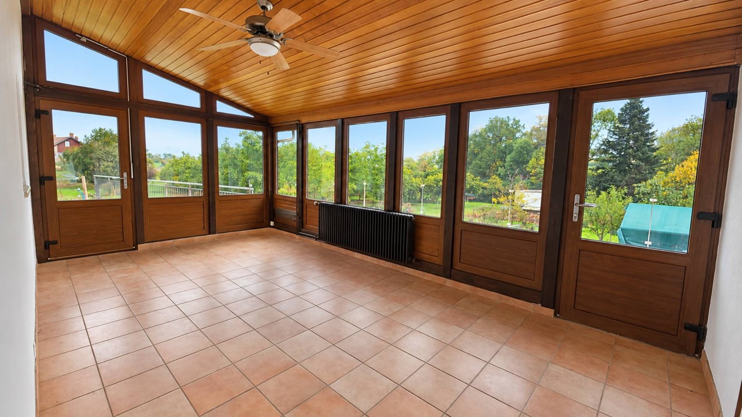 5 rooms apartment