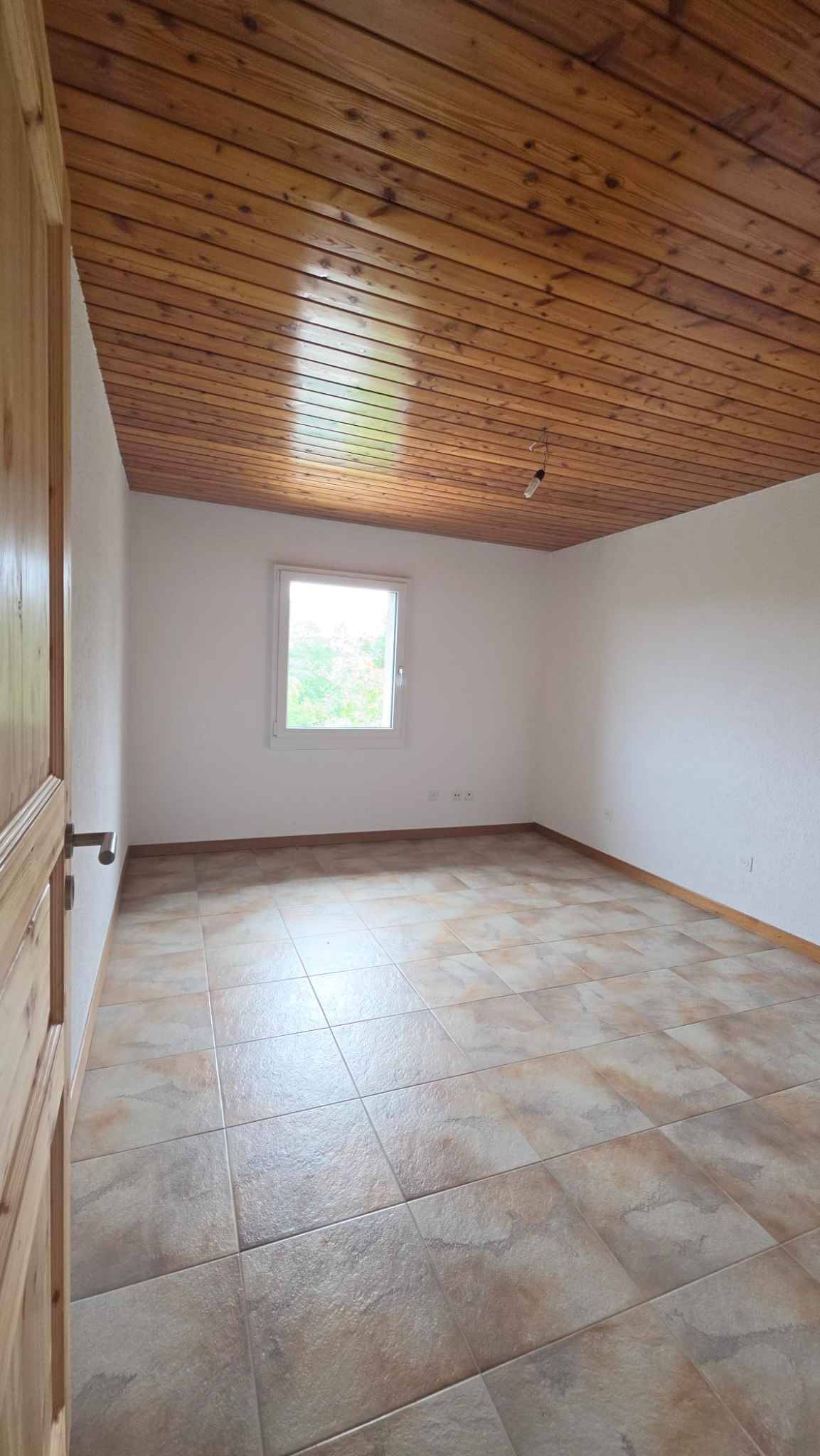 5 rooms apartment