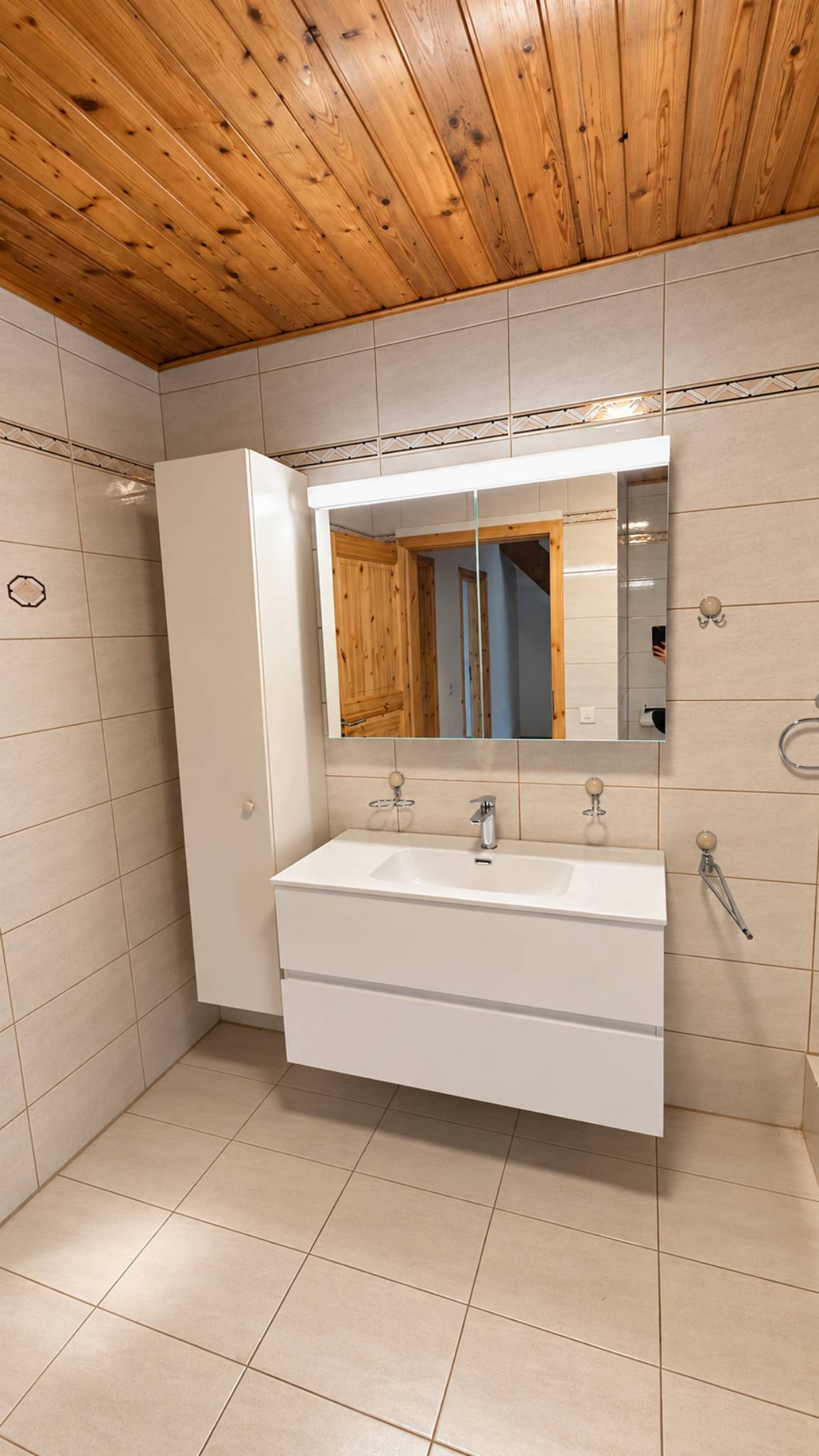 5 rooms apartment