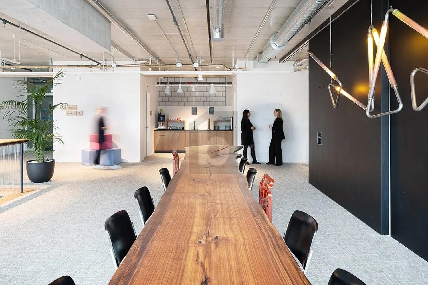 100m² office, photo 3 of 4