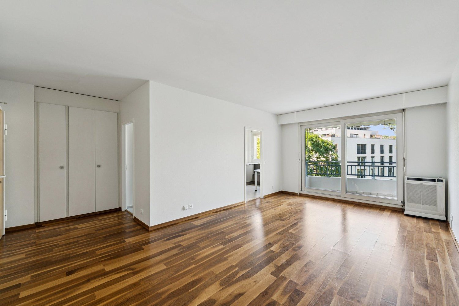 4 rooms apartment, photo 1 of 10