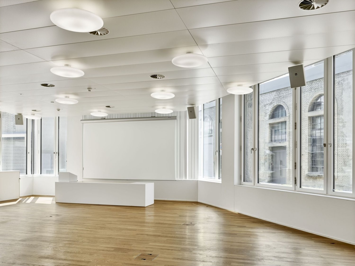 815m² office, photo 5 of 5