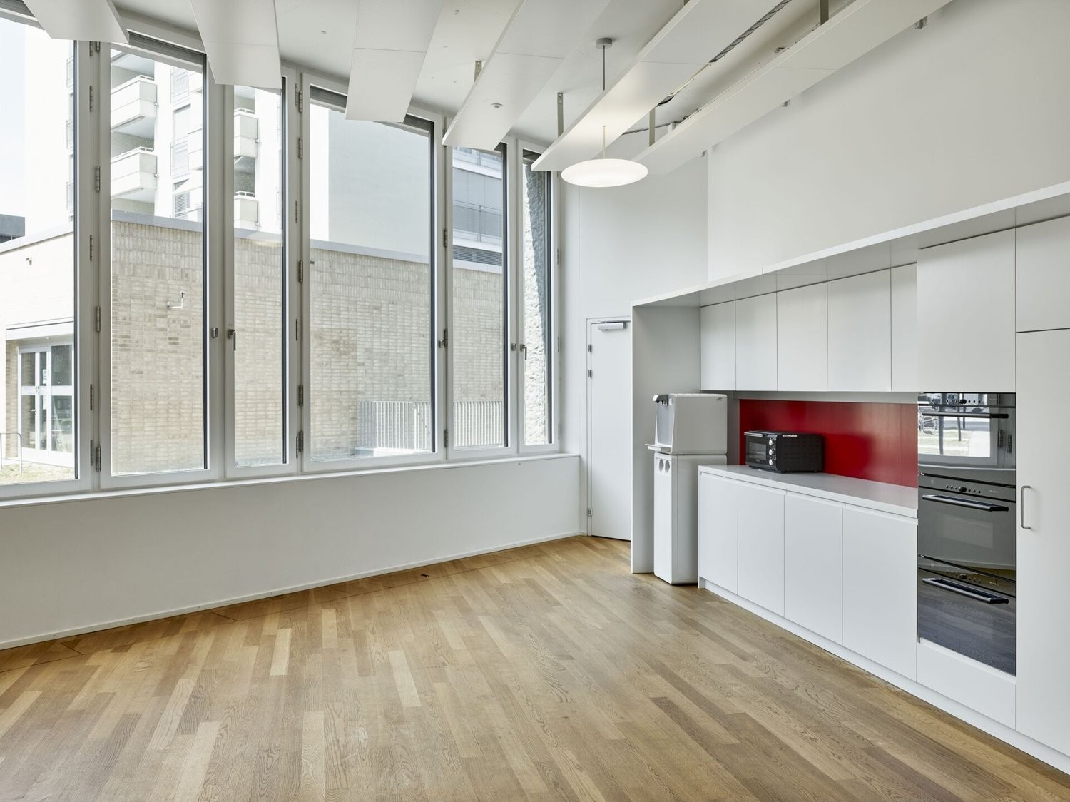 815m² office, photo 3 of 5